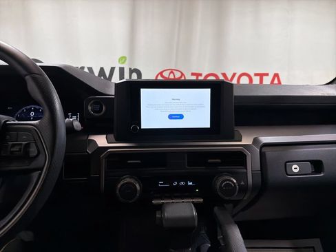 Used 2025 Toyota 4Runner SR5 AWD/4WD image 32