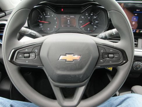 New 2026 Chevrolet Trax LS w/ LS Convenience Package FWD image 22