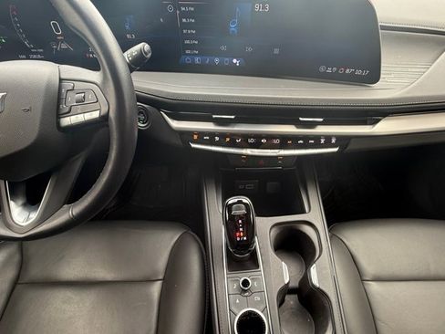 Certified 2025 Cadillac XT4 Premium Luxury FWD image 3
