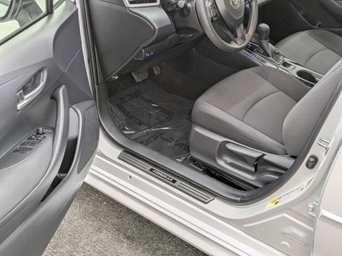 Used 2021 Toyota Corolla LE image 23