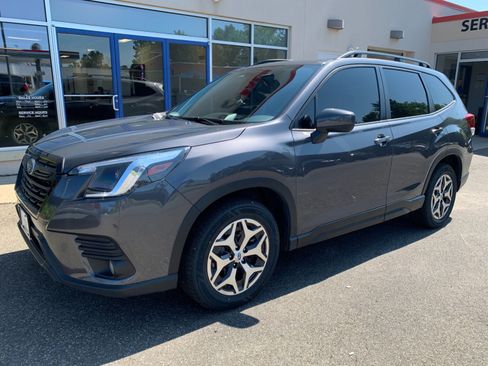 Used 2023 Subaru Forester Premium AWD/4WD image 1