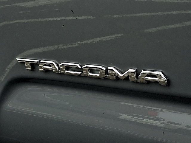 Used 2020 Toyota Tacoma SR5 AWD/4WD image 18