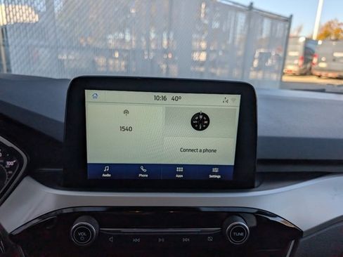 Used 2022 Ford Escape SE w/ SE Sport Appearance Package image 3