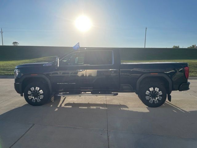Used 2024 GMC Sierra 2500 Denali w/ Denali Reserve Package AWD/4WD image 7