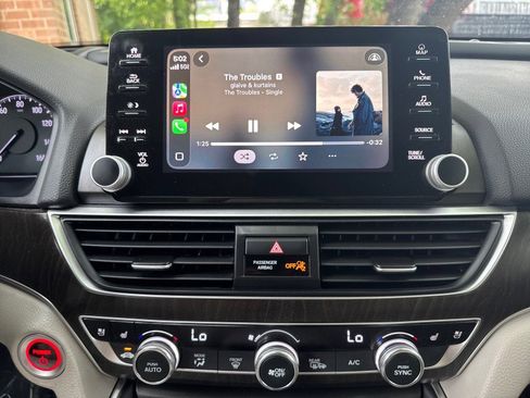 Used 2019 Honda Accord Touring image 23