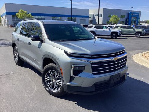 Used 2024 Chevrolet Traverse LT AWD/4WD image 7