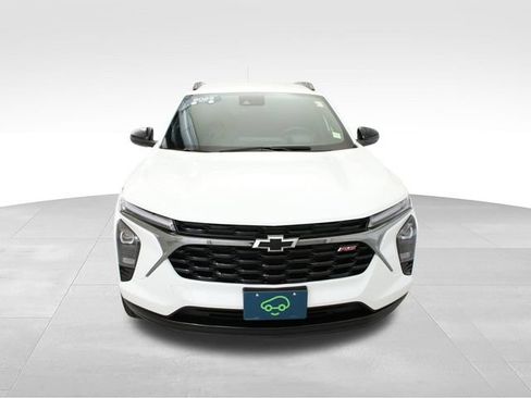 Certified 2025 Chevrolet Trax RS w/ Driver Confidence Package FWD image 2