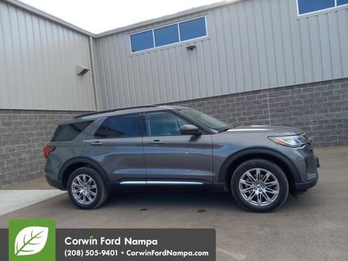New 2025 Ford Explorer Active w/ Active Comfort Package image 2