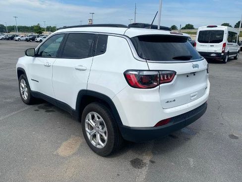 Used 2024 Jeep Compass Latitude AWD/4WD image 5