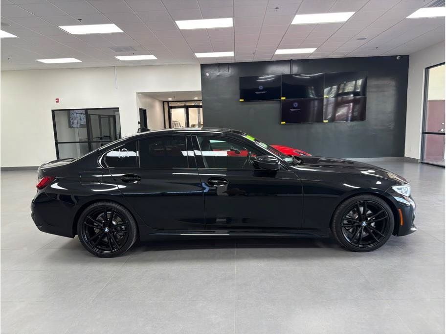 Used 2022 BMW 330i Sedan w/ M Sport Package RWD image 5