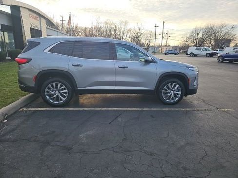 Used 2025 Buick Enclave Preferred image 8