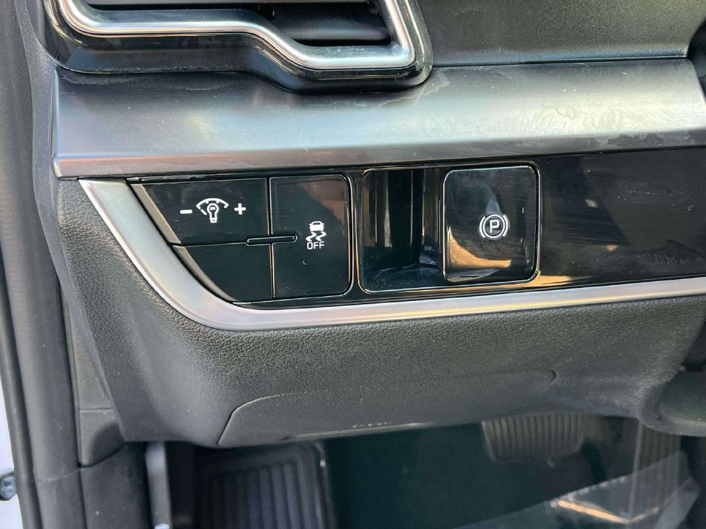 Used 2025 Kia Sportage EX FWD image 18