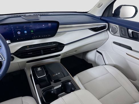 Used 2025 Buick Enclave Avenir w/ Super Cruise Package image 24