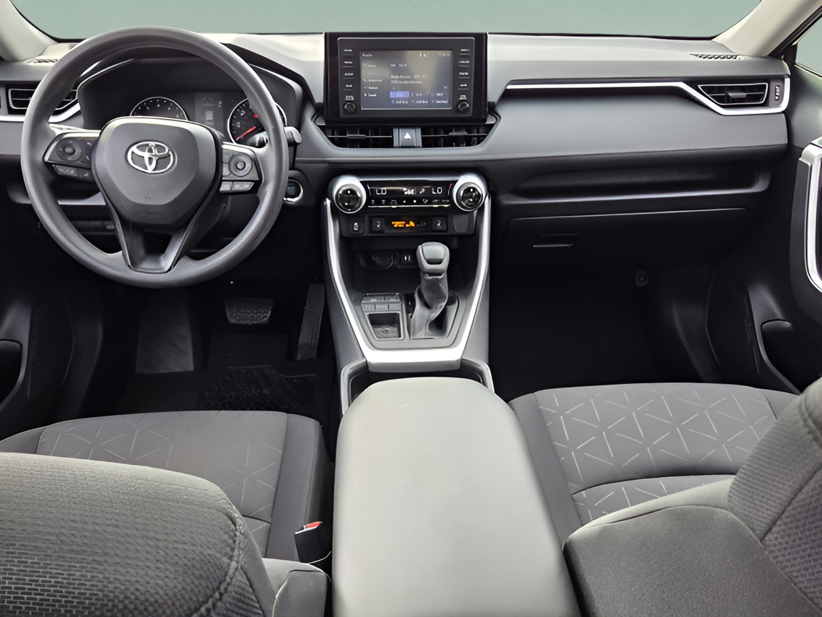 Used 2019 Toyota RAV4 XLE w/ Convenience Package FWD image 12