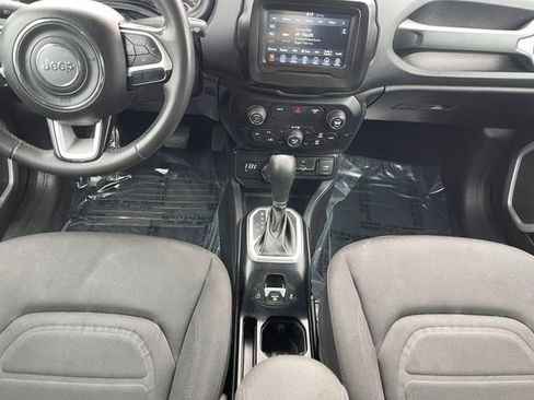 Used 2019 Jeep Renegade Latitude w/ Popular Equipment Group AWD/4WD image 11