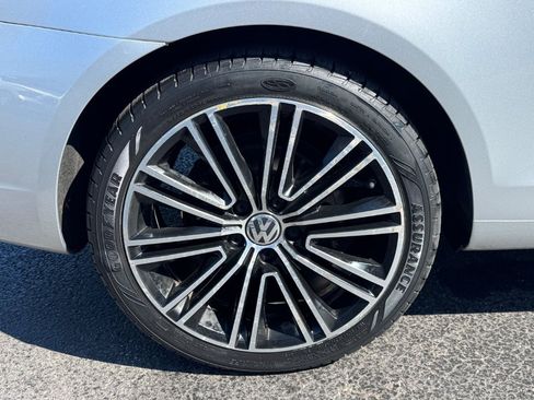 Used 2014 Volkswagen Eos FWD image 11