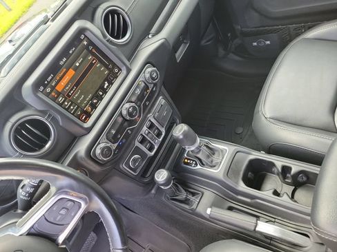 Used 2022 Jeep Wrangler Unlimited Sahara AWD/4WD image 37