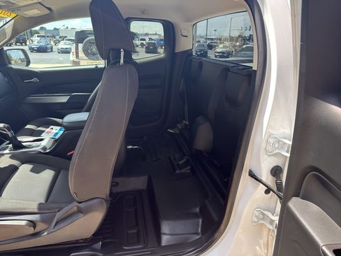 Used 2022 Chevrolet Colorado LT w/ Fleet Safety Package RWD image 16