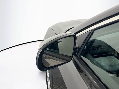 Used 2022 Jeep Compass Latitude AWD/4WD image 16