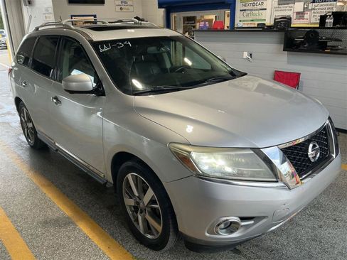 Used 2013 Nissan Pathfinder Platinum w/ Platinum Premium Pkg AWD/4WD image 2