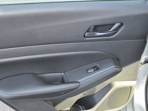 Used 2024 Nissan Altima 2.5 SV image 19