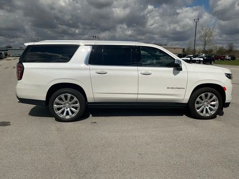 Used 2024 Chevrolet Suburban Premier w/ Advanced Technology Package AWD/4WD image 2