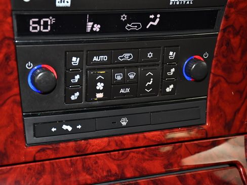 Used 2007 Cadillac Escalade AWD w/ Information Package image 30