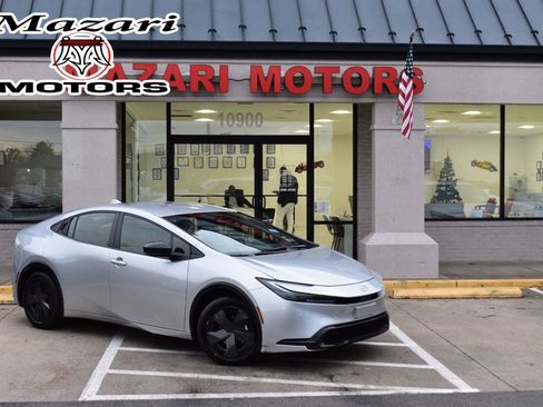 Used 2023 Toyota Prius LE image 1