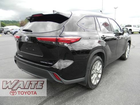 Used 2022 Toyota Highlander Limited AWD/4WD image 2
