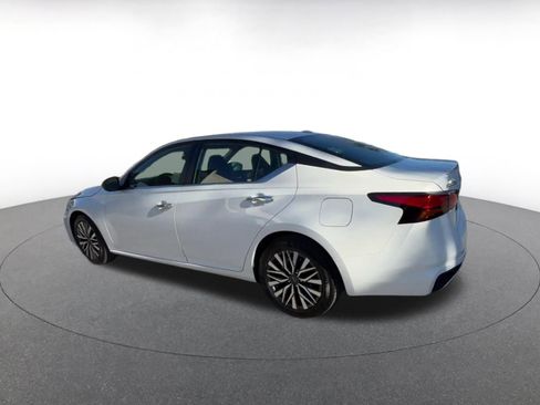 Used 2025 Nissan Altima 2.5 SV image 10