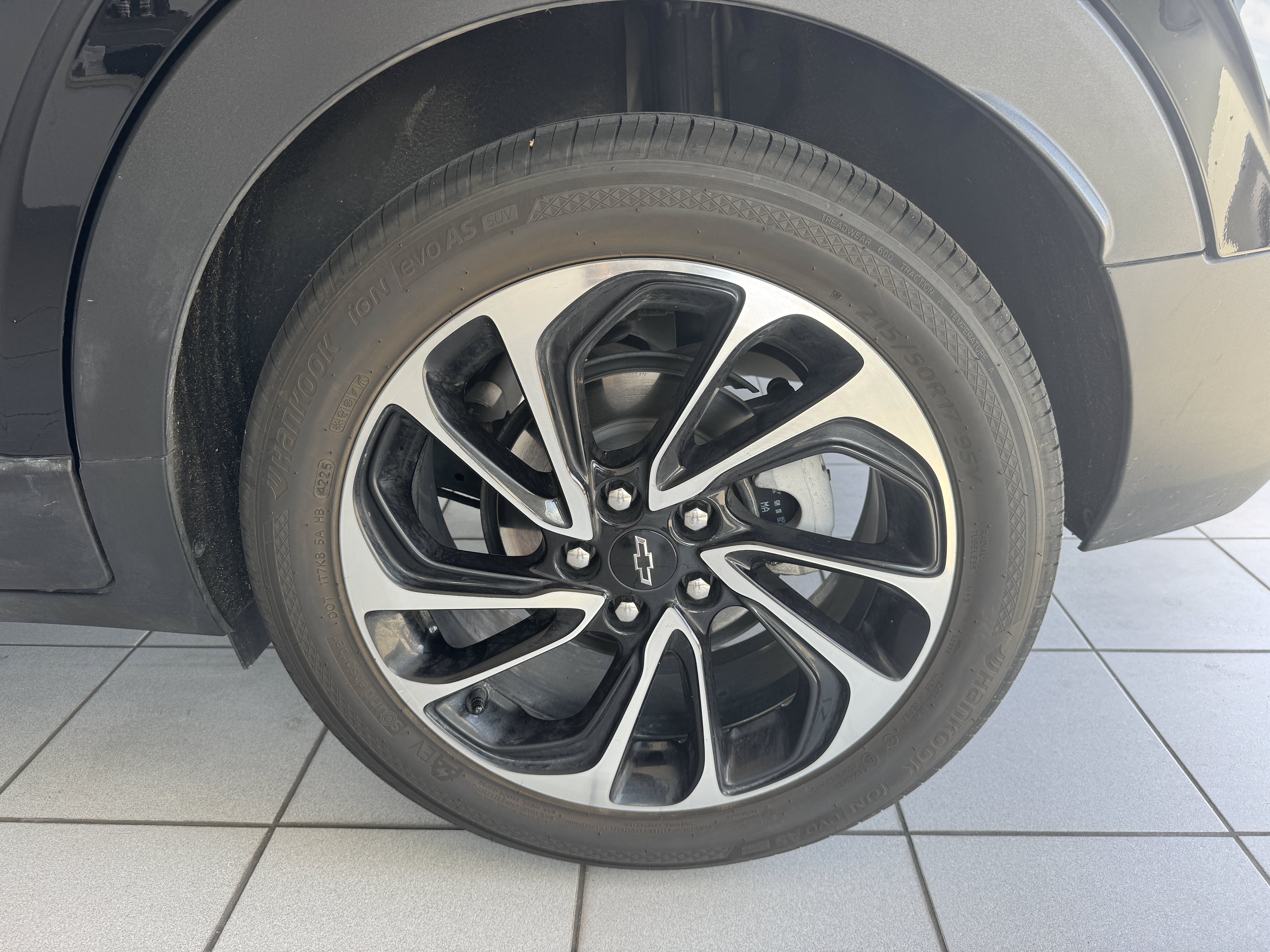 Used 2022 Chevrolet Bolt EUV Premier w/ Super Cruise Package FWD image 9