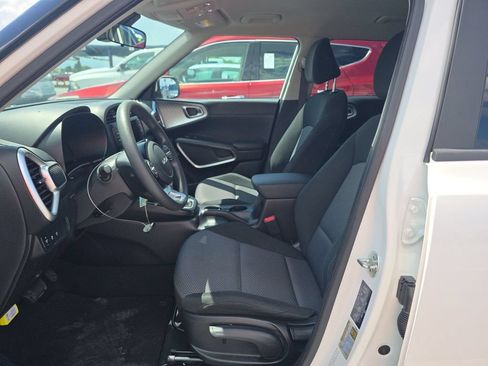 Used 2024 Kia Soul LX w/ Option Group 015 FWD image 4