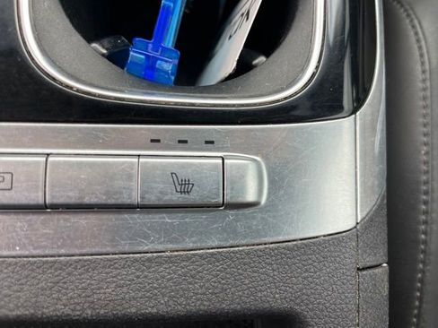 Used 2024 Kia Carnival EX FWD image 23