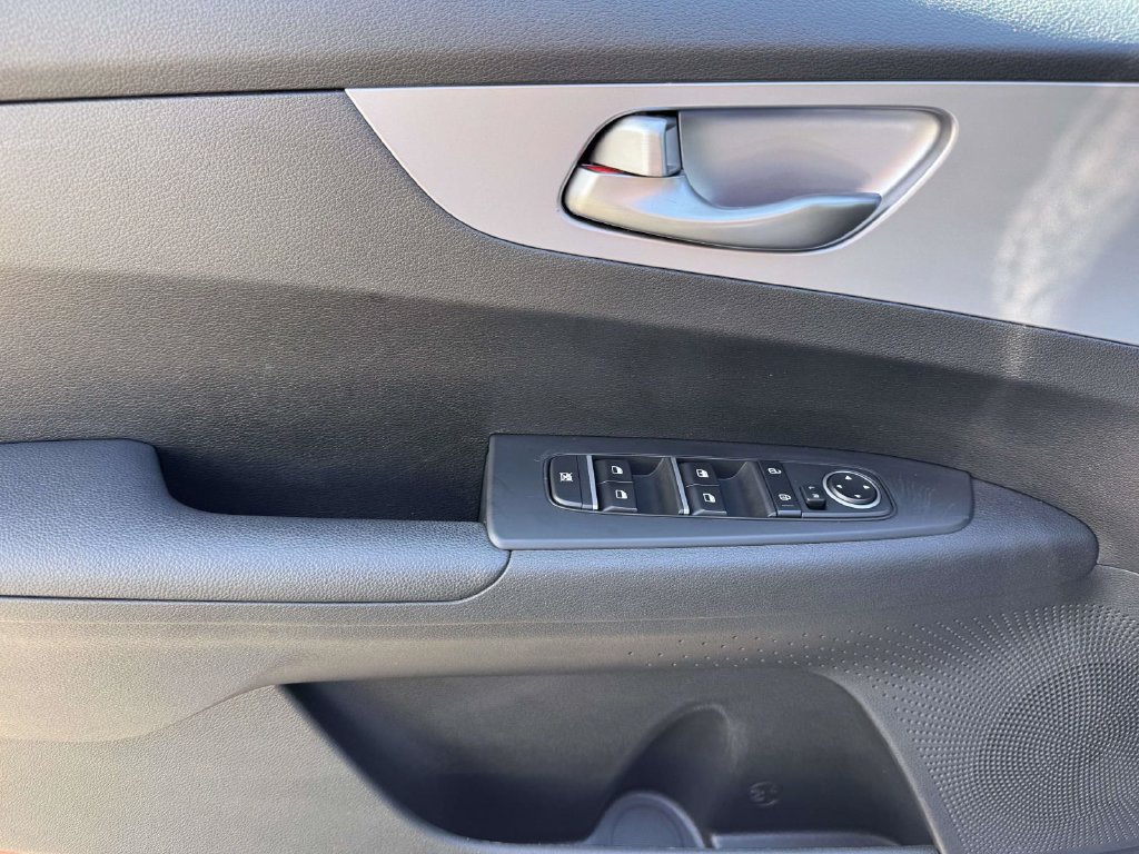 Used 2022 Kia Forte LXS FWD image 18