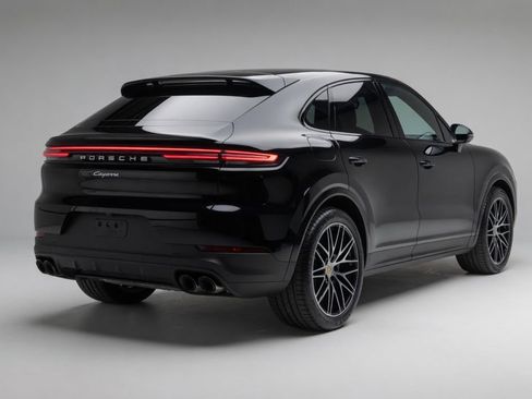 Used 2024 Porsche Cayenne Coupe w/ Premium Package Plus AWD/4WD image 4