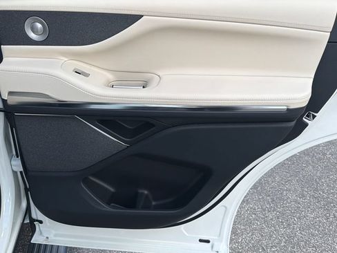 New 2027 Lincoln Navigator Reserve AWD/4WD image 17