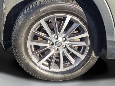 Used 2017 Toyota Highlander XLE image 19