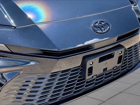 Used 2025 Toyota Camry SE w/ Convenience Package FWD image 29