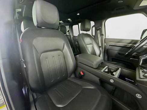 Used 2022 Land Rover Defender 110 X-Dynamic SE image 44