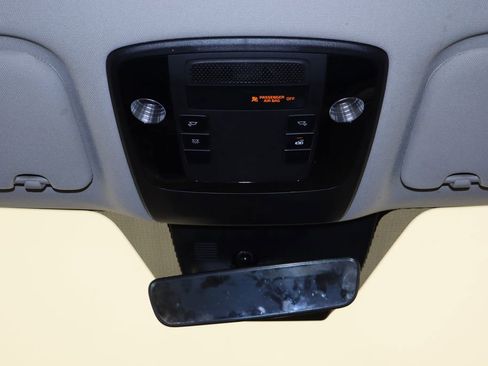 Used 2022 Kia Carnival LX FWD image 27