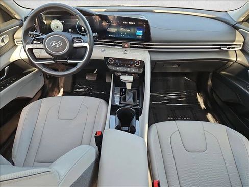 Used 2023 Hyundai Elantra Limited FWD image 18