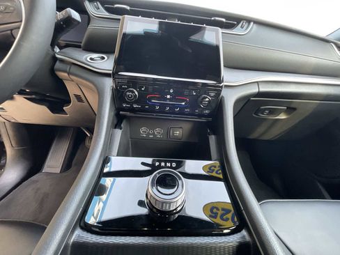 Used 2025 Jeep Grand Cherokee L Limited w/ Black Appearance Package image 34