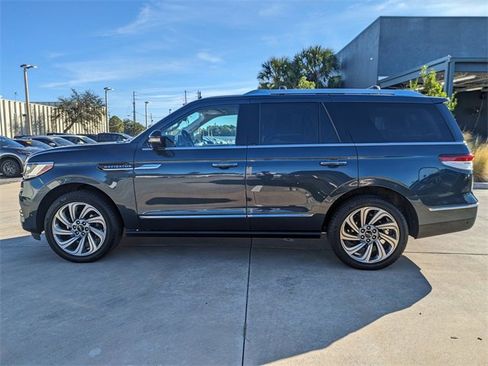 Used 2022 Lincoln Navigator Reserve image 9