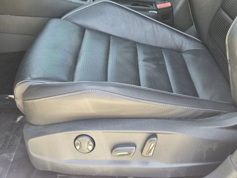 Used 2019 Volkswagen Golf R 4-Door AWD/4WD image 31
