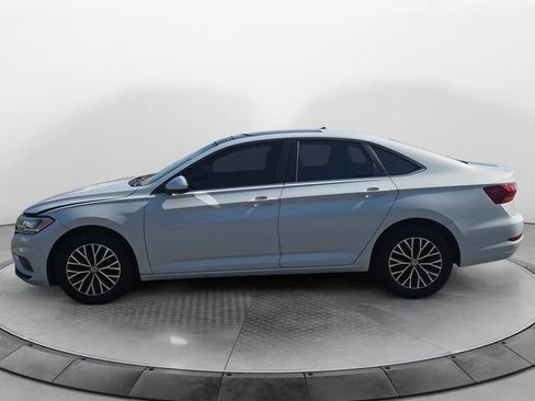 Used 2019 Volkswagen Jetta SE w/ Cold Weather Package FWD image 2