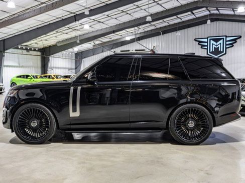 Used 2023 Land Rover Range Rover SE image 3