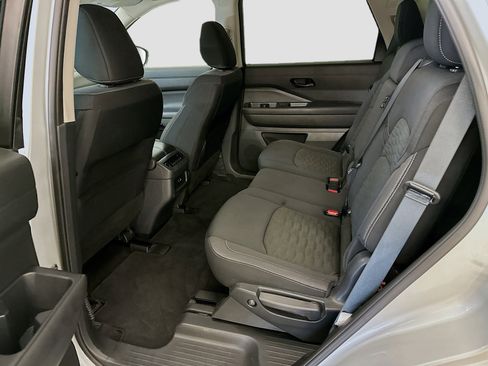 Used 2025 Nissan Pathfinder SV AWD/4WD image 28