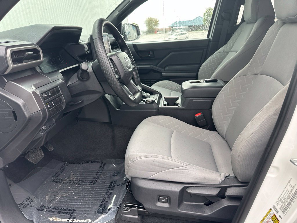 Used 2025 Toyota Tacoma SR5 AWD/4WD image 14