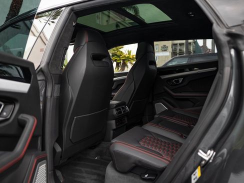 Used 2020 Lamborghini Urus image 22