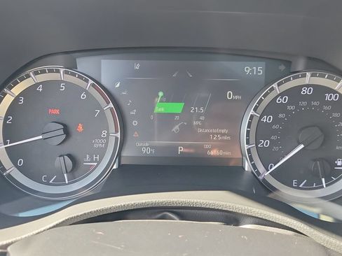 Used 2023 Toyota Highlander XLE FWD image 23